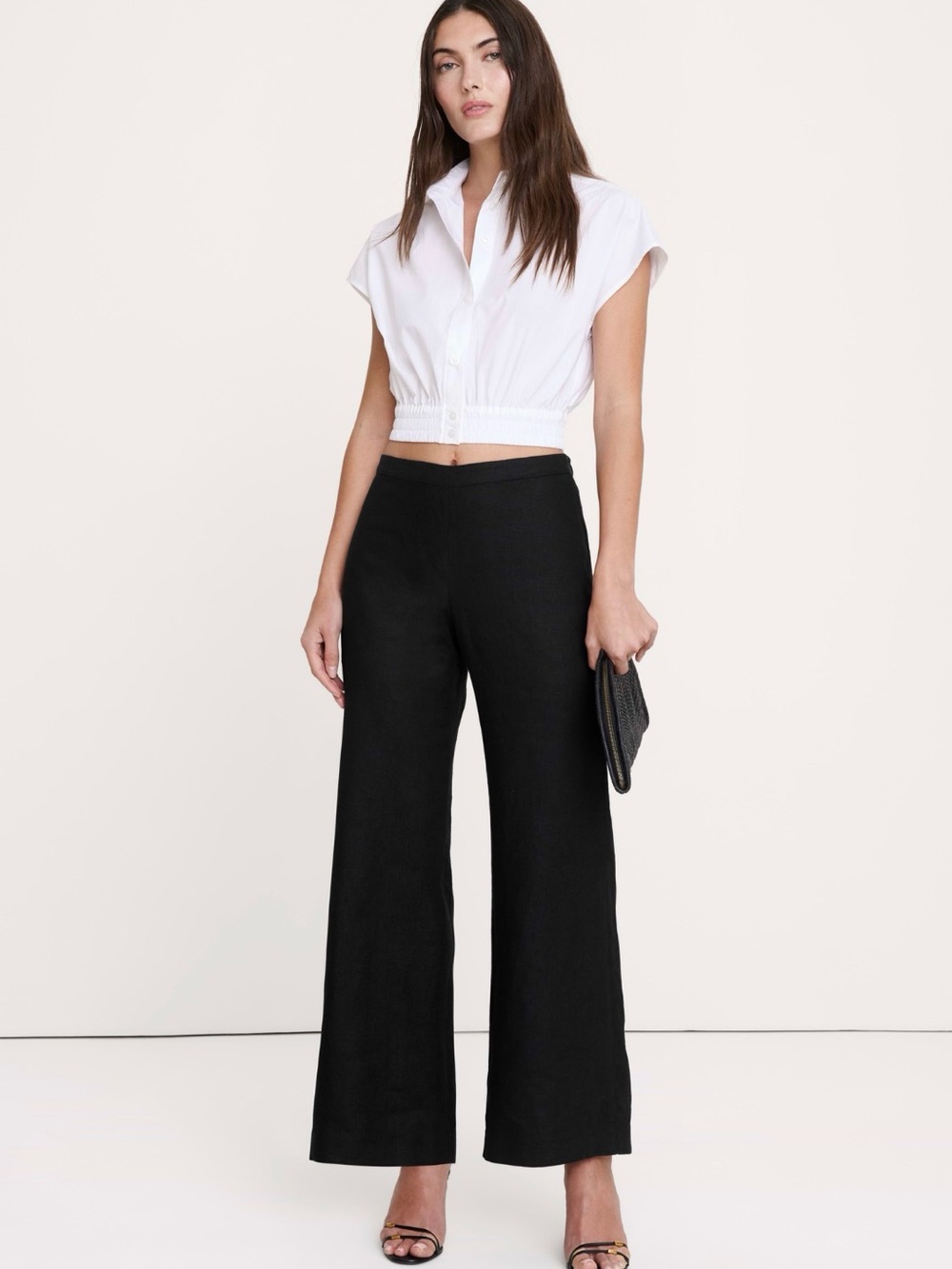 Banana Republic Mid Rise Flare Linen Ankle Pant.  Size 8.  Black